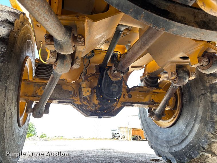 image for item FC1685 2011 John Deere 400D articulated haul truck