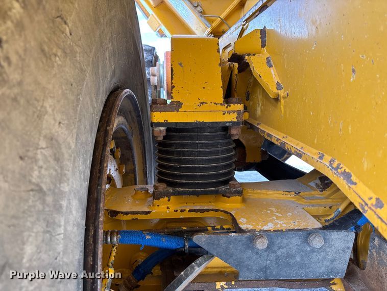 image for item FC1685 2011 John Deere 400D articulated haul truck