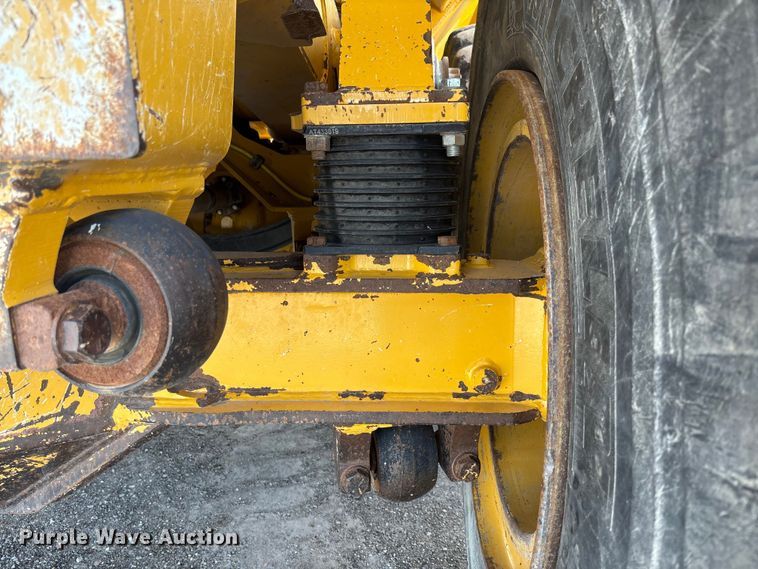 image for item FC1685 2011 John Deere 400D articulated haul truck