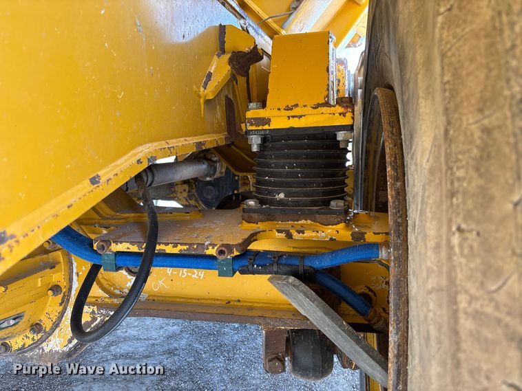 image for item FC1685 2011 John Deere 400D articulated haul truck