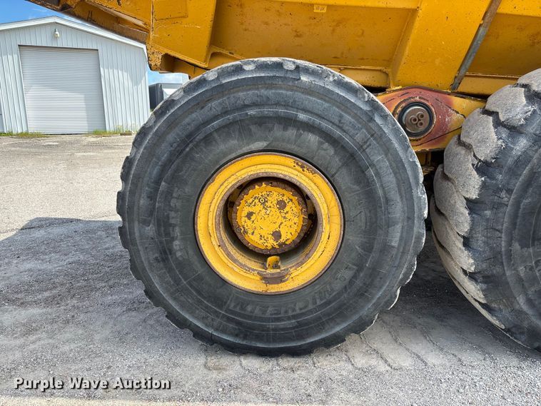 image for item FC1685 2011 John Deere 400D articulated haul truck
