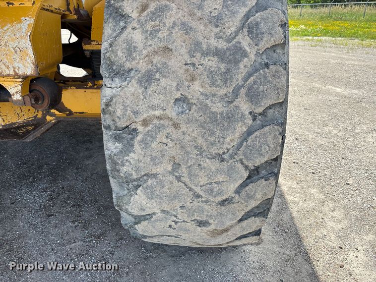 image for item FC1685 2011 John Deere 400D articulated haul truck