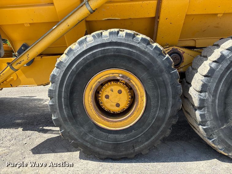 image for item FC1685 2011 John Deere 400D articulated haul truck