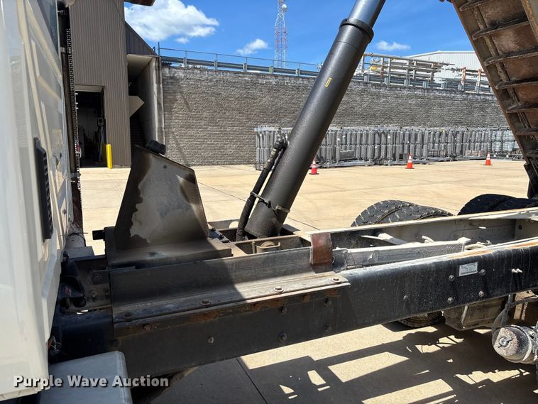 image for item FC1691 2010 International 7500 dump truck
