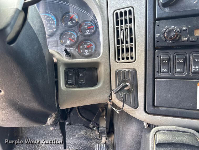 image for item FC1691 2010 International 7500 dump truck