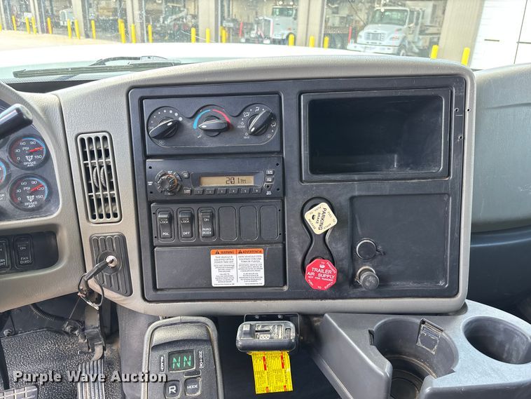 image for item FC1691 2010 International 7500 dump truck