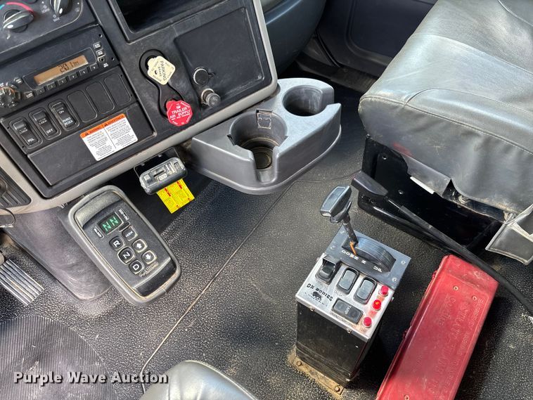 image for item FC1691 2010 International 7500 dump truck