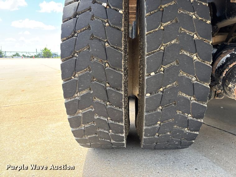 image for item FC1691 2010 International 7500 dump truck