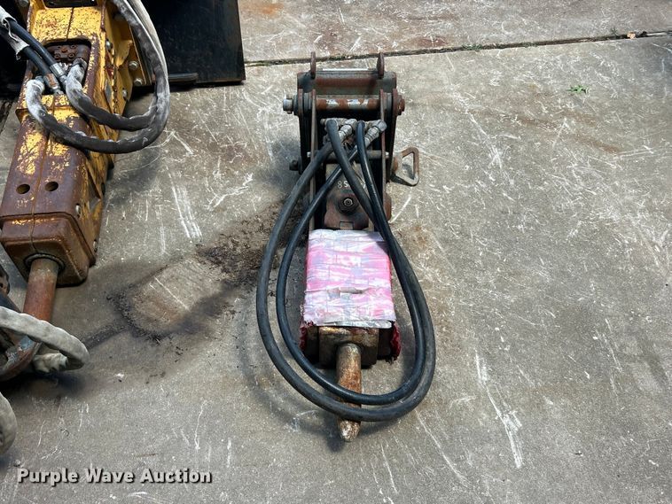 image for item FC2761 Excavator breaker