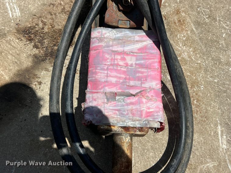 image for item FC2761 Excavator breaker