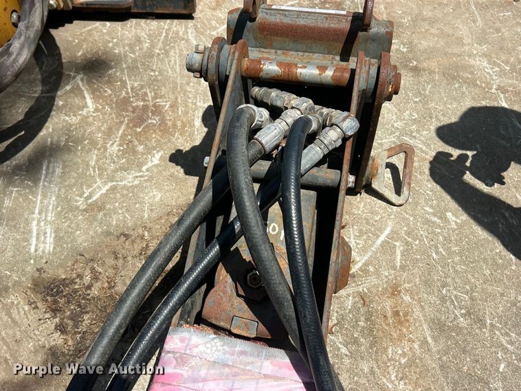 image for item FC2761 Excavator breaker