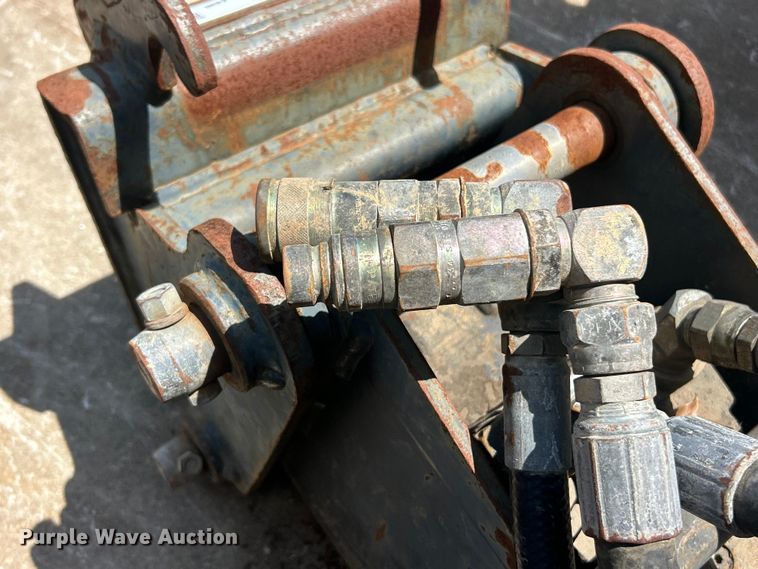 image for item FC2761 Excavator breaker
