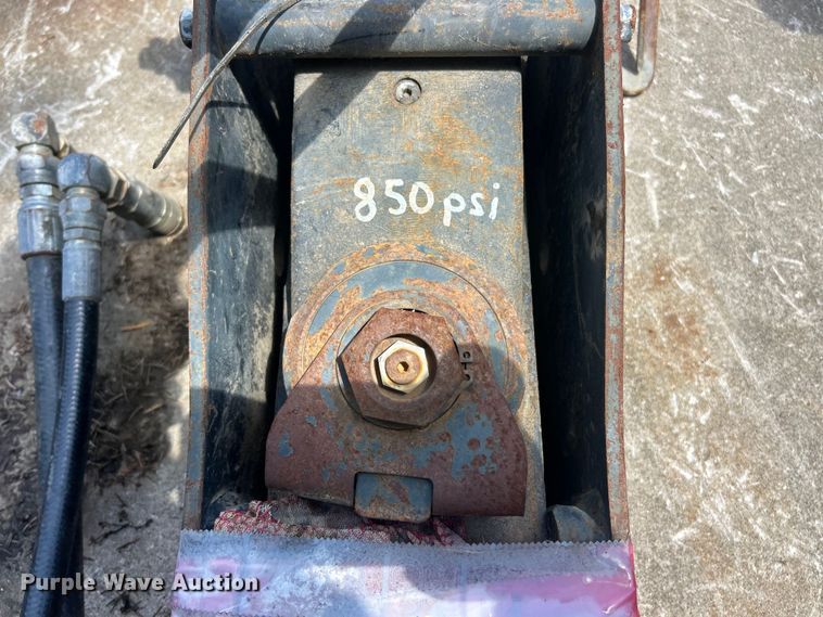 image for item FC2761 Excavator breaker