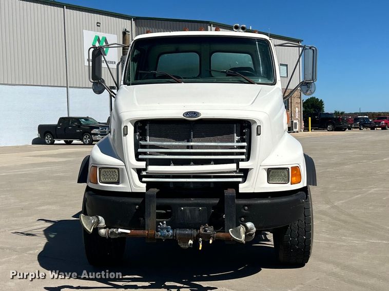 image for item FC2763 1998 Ford LT8513 water truck