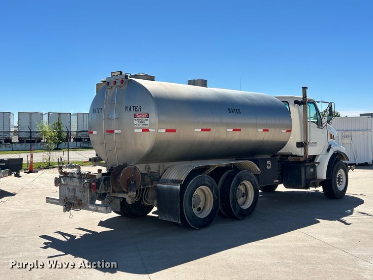 image for item FC2763 1998 Ford LT8513 water truck