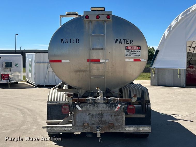 image for item FC2763 1998 Ford LT8513 water truck