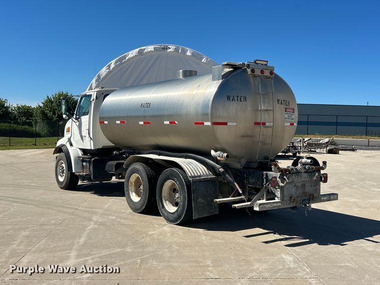 image for item FC2763 1998 Ford LT8513 water truck