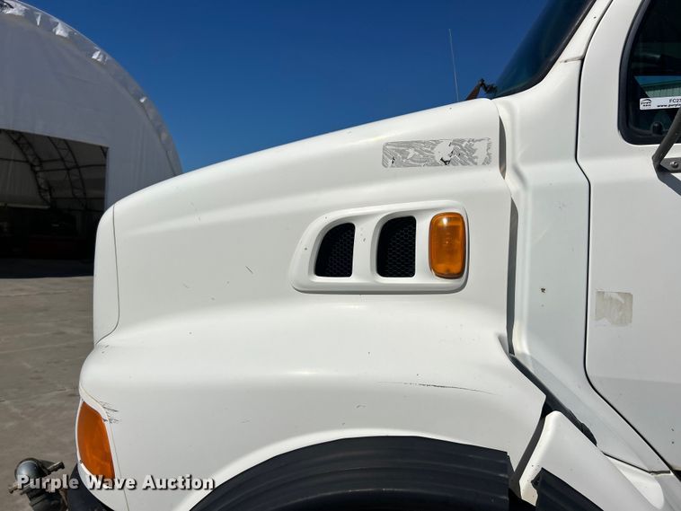 image for item FC2763 1998 Ford LT8513 water truck