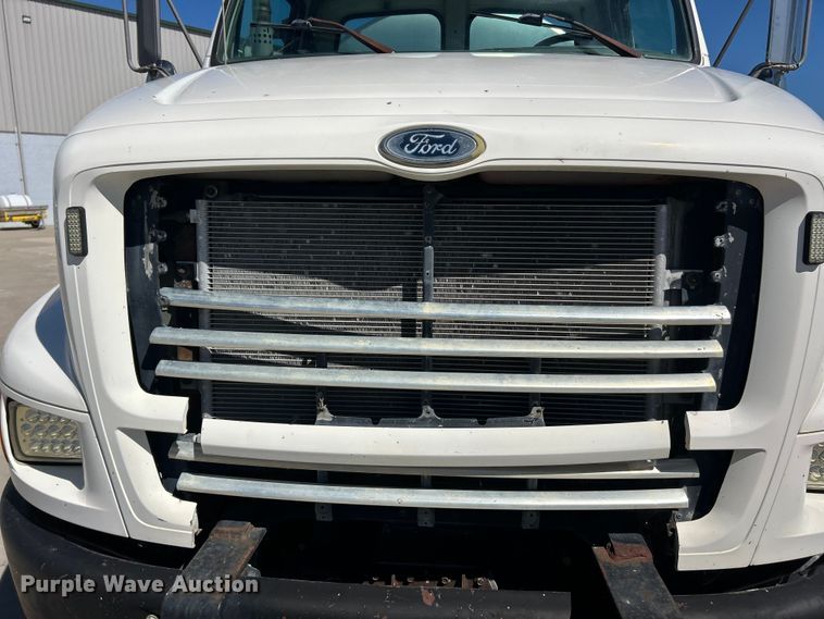 image for item FC2763 1998 Ford LT8513 water truck
