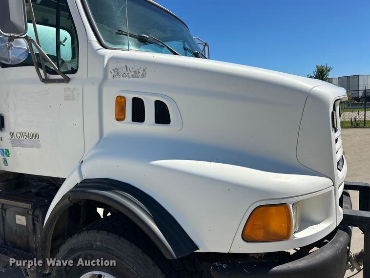 image for item FC2763 1998 Ford LT8513 water truck