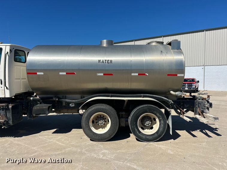 image for item FC2763 1998 Ford LT8513 water truck