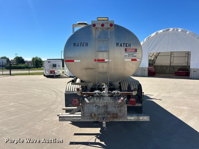 image for item FC2763 1998 Ford LT8513 water truck