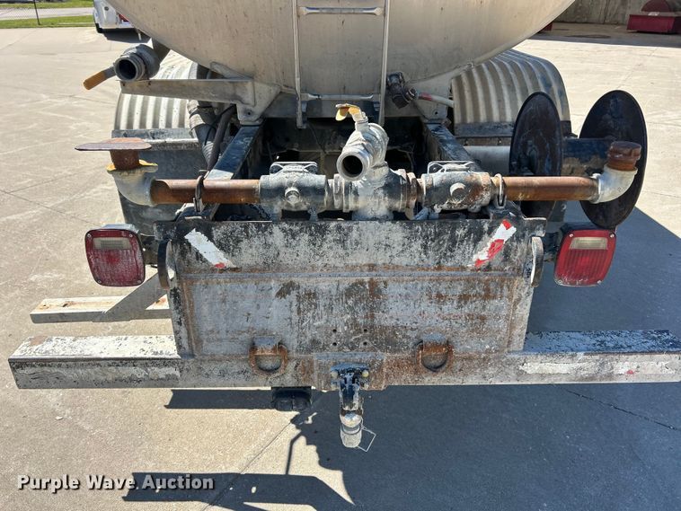 image for item FC2763 1998 Ford LT8513 water truck