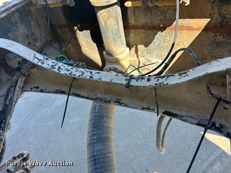 image for item FC2763 1998 Ford LT8513 water truck