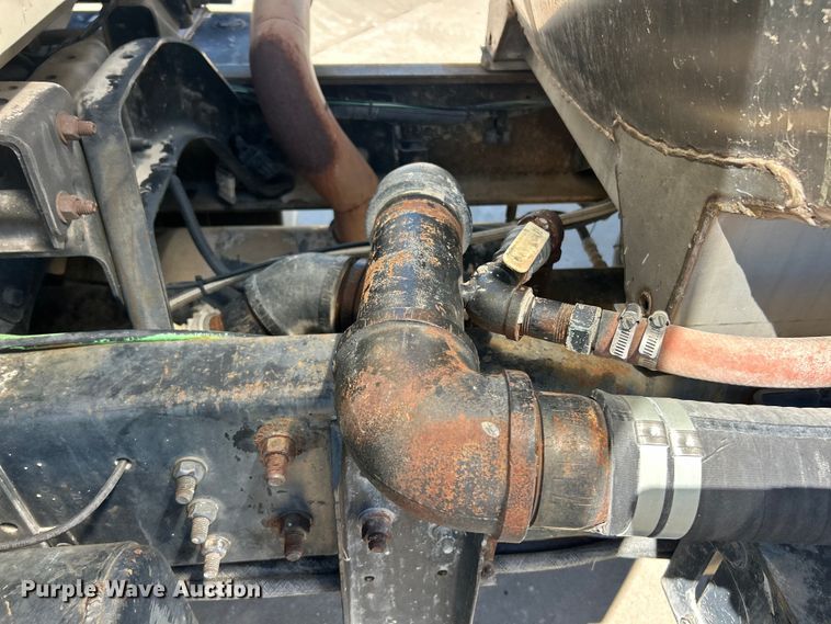 image for item FC2763 1998 Ford LT8513 water truck