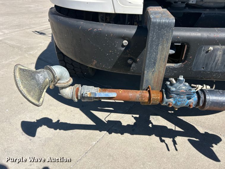 image for item FC2763 1998 Ford LT8513 water truck