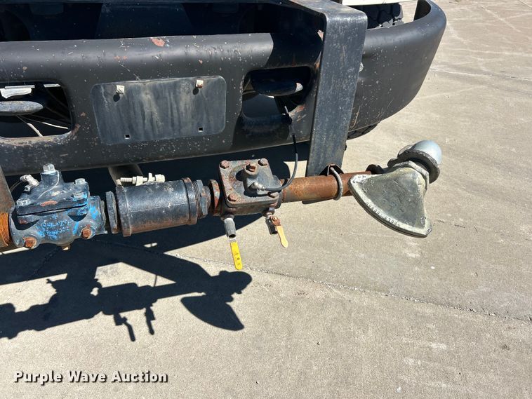 image for item FC2763 1998 Ford LT8513 water truck