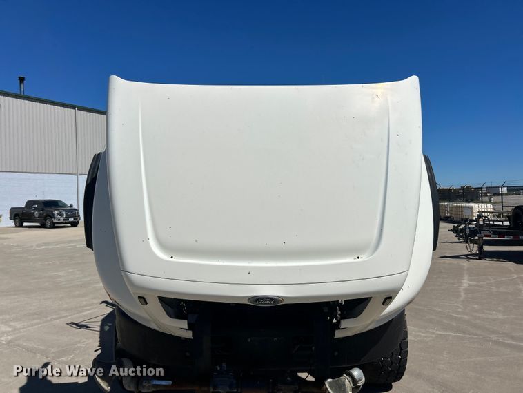 image for item FC2763 1998 Ford LT8513 water truck