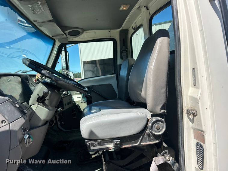 image for item FC2763 1998 Ford LT8513 water truck