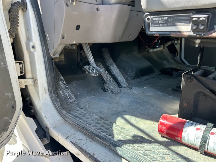 image for item FC2763 1998 Ford LT8513 water truck