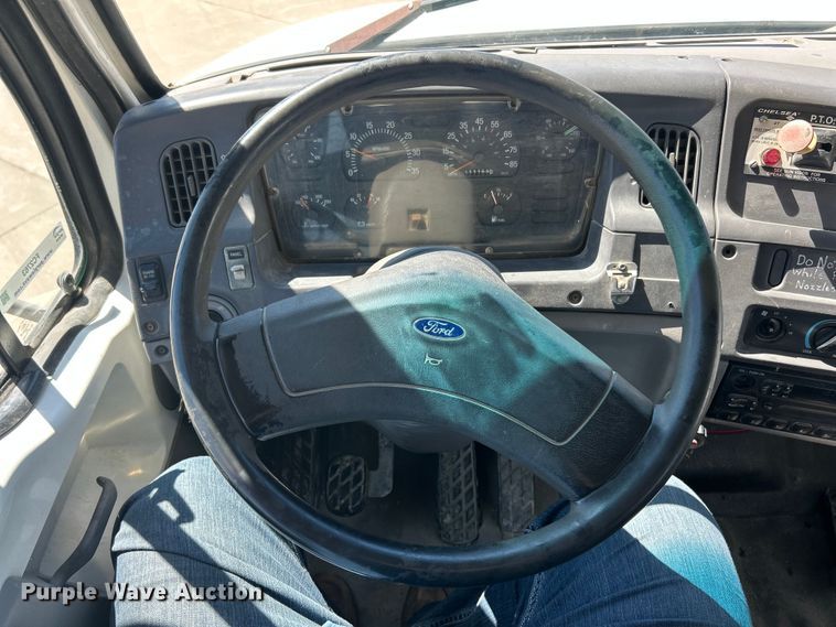 image for item FC2763 1998 Ford LT8513 water truck