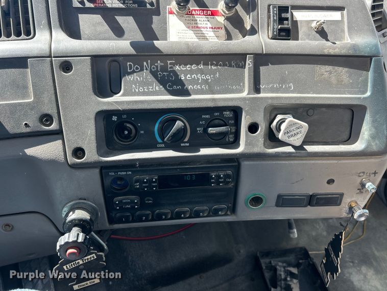 image for item FC2763 1998 Ford LT8513 water truck