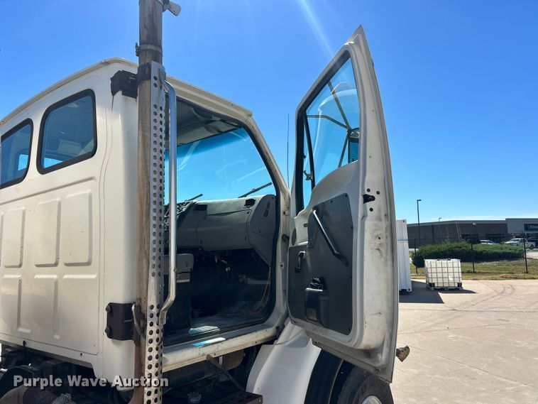 image for item FC2763 1998 Ford LT8513 water truck
