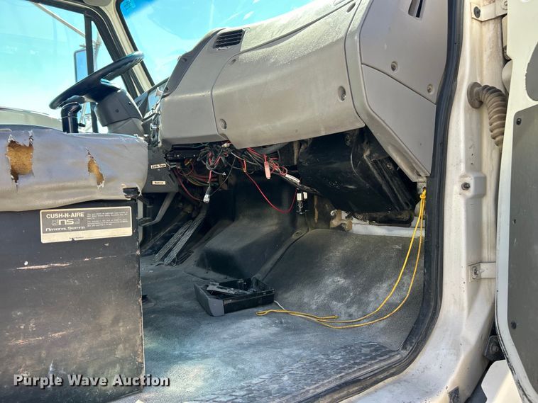 image for item FC2763 1998 Ford LT8513 water truck
