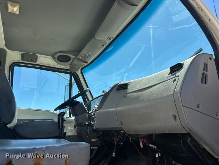 image for item FC2763 1998 Ford LT8513 water truck