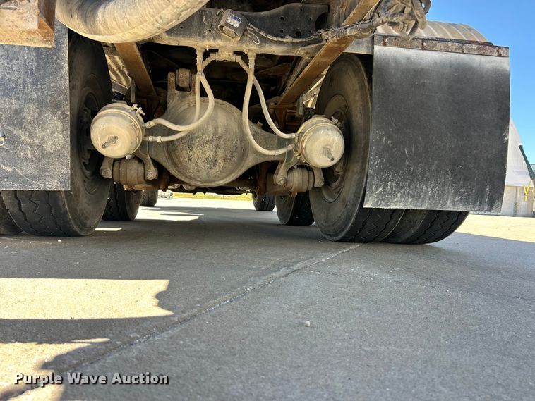 image for item FC2763 1998 Ford LT8513 water truck
