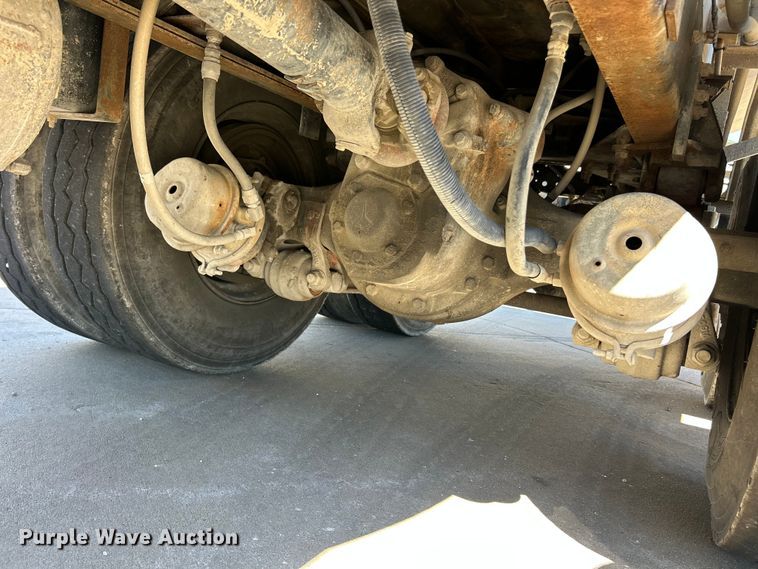 image for item FC2763 1998 Ford LT8513 water truck