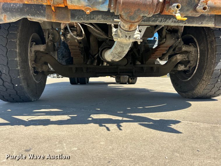 image for item FC2763 1998 Ford LT8513 water truck