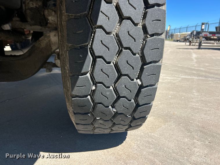 image for item FC2763 1998 Ford LT8513 water truck