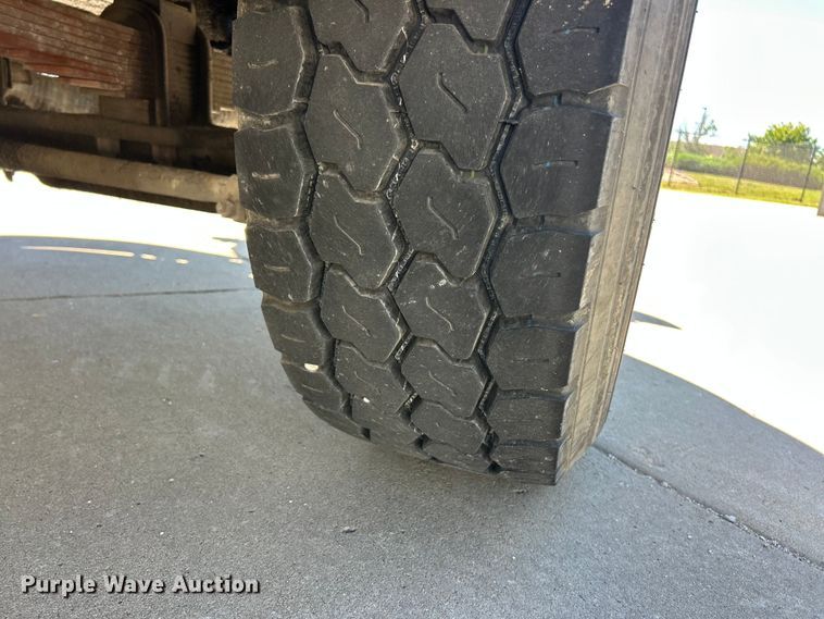 image for item FC2763 1998 Ford LT8513 water truck