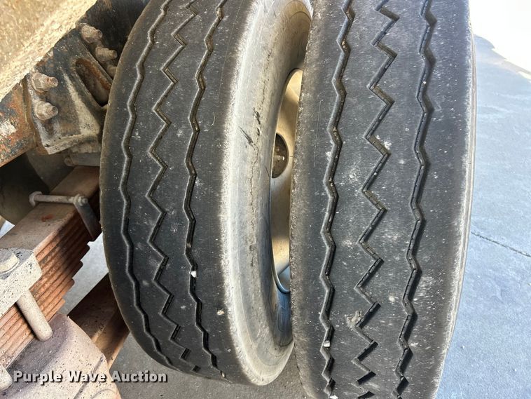 image for item FC2763 1998 Ford LT8513 water truck