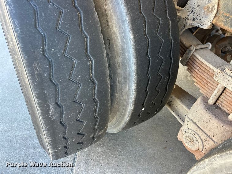 image for item FC2763 1998 Ford LT8513 water truck