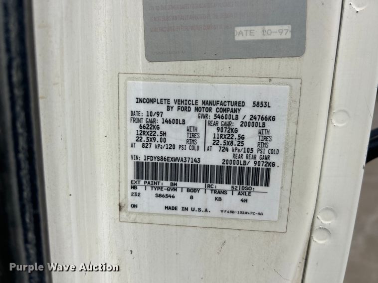 image for item FC2763 1998 Ford LT8513 water truck