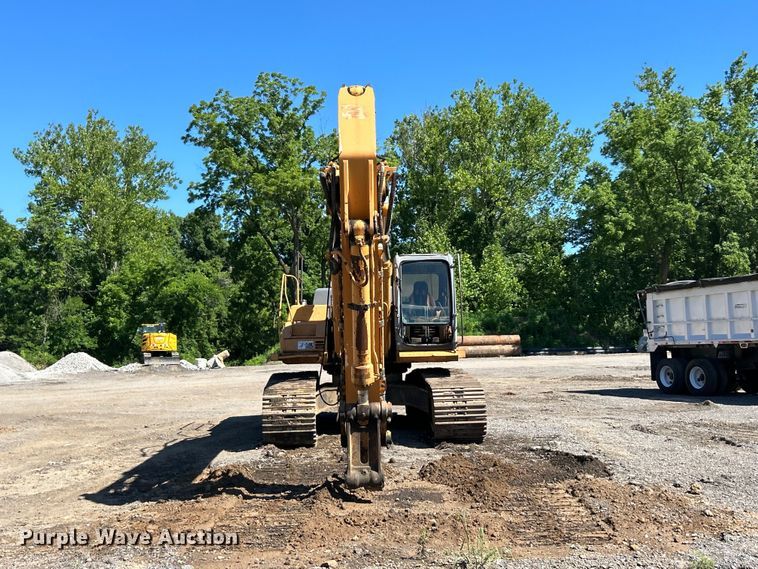 image for item FC2770 2004 Case CX330 excavator