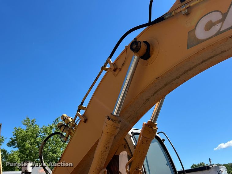 image for item FC2770 2004 Case CX330 excavator