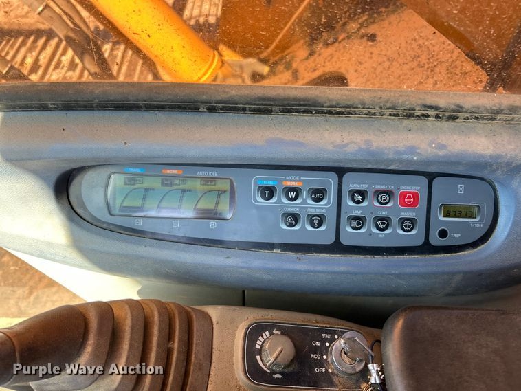 image for item FC2770 2004 Case CX330 excavator